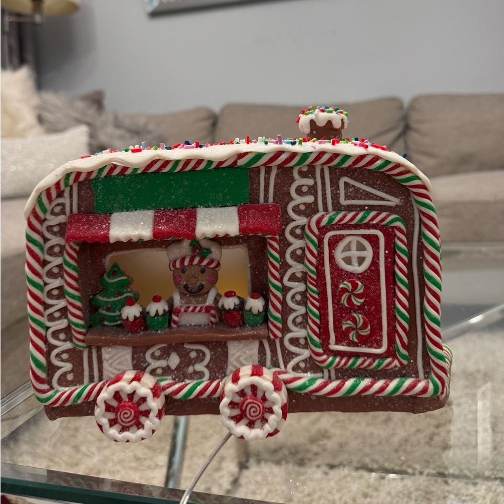 Gingerbread Clay Christmas Cupcake Truck